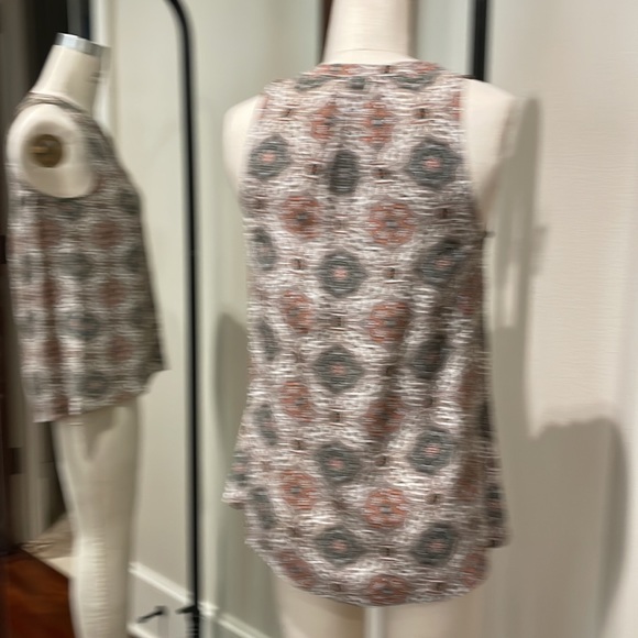 Joie Silk Pattern Sleeveless Blouse size XS - Picture 3 of 7